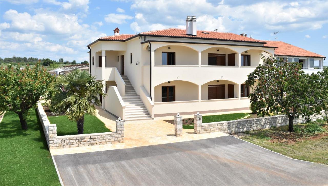 Apartmani Diana Novigrad  ภายนอก รูปภาพ