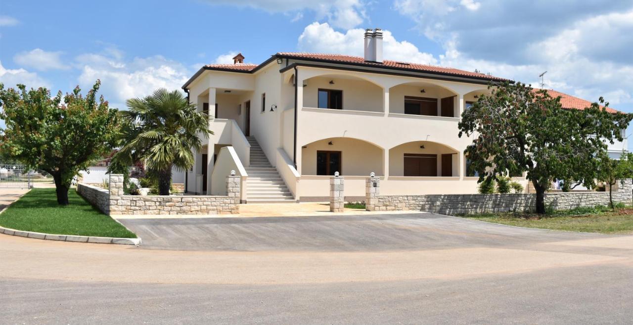 Apartmani Diana Novigrad  ภายนอก รูปภาพ
